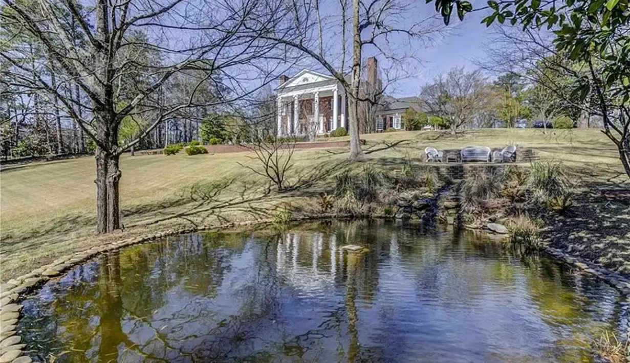 Mansion senilai 82,5 miliar rupiah itu dikonfirmasi telah dibobol maling dan proses investigasi sedang berjalan. (Foto: via Zillow)