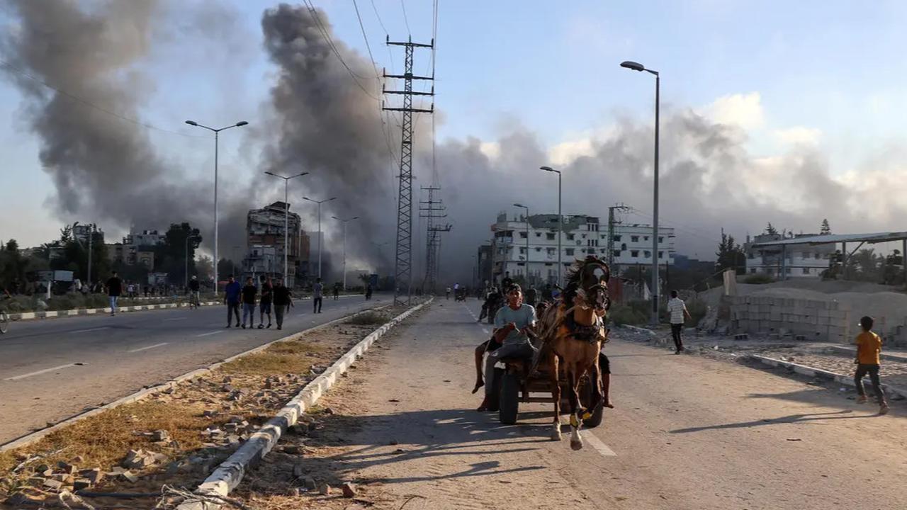 FOTO: Kejamnya Israel Bombardir Jalan yang Digunakan Warga Jalur Gaza ke Pusat Distribusi Bantuan