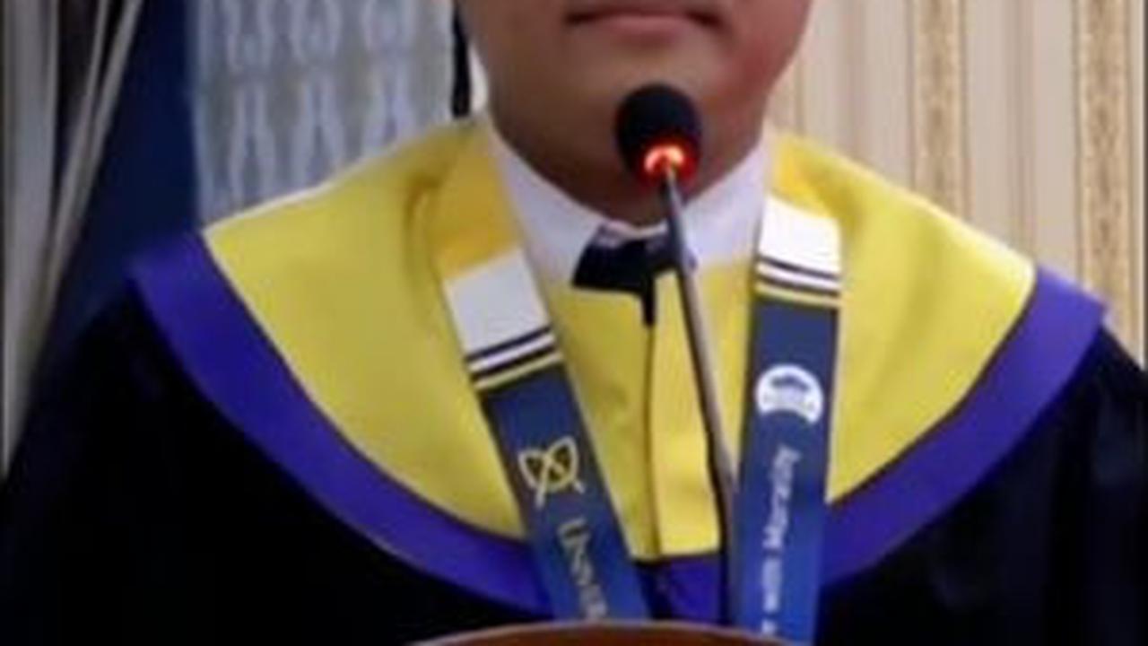 "Terima kasih banyak Bapak Rektor," ujarnya. <br>