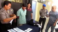 PNS Tanjungbalai itu mencetak uang palsu mulai pecahan Rp 10 ribu sampai Rp 50 ribu. (Liputan6.com/Reza Efendi)