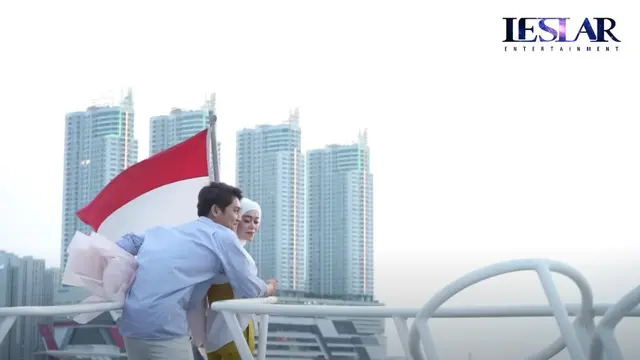 Momen romantis Lesti Kejora dan Rizky Billar di atas kapal baru. (Foto: Youtube/Leslar Entertainment)