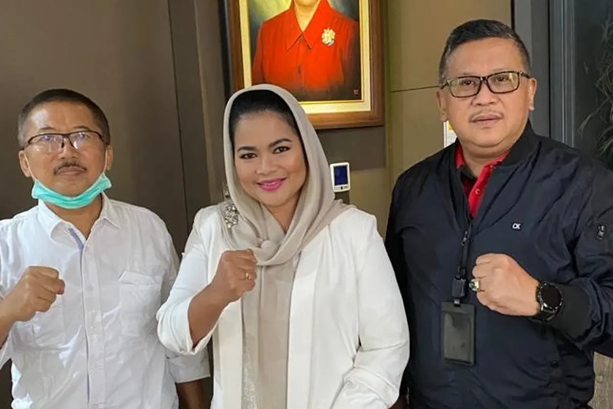 Sekjen PDIP Hasto Kristiyanto bersama Puti Guntur dan Bambang DH.