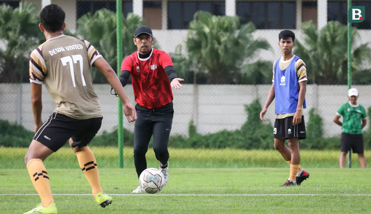 Alasan utama penunjukannya karena ia telah malang melintang di persepakbolaan Indonesia, baik sebagai pelatih maupun seorang pemain. (Bola.com/Bagaskara Lazuardi)