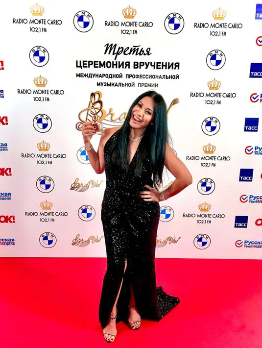 Anggun raih penghargan di Rusia (Foto: Antoine Gouiffes Yan)