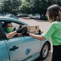 Lemonilo dan 100 UKM seluruh Indonesia memberikan bantuan pada driver taksi yang terdampak pandemi Covid-19