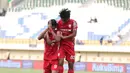 <p>Selebrasi pemain Persis Solo, Ramadhan Sananta (kiri) bersama rekannya, Ripal Wahyudi setelah mencetak gol kedua timnya ke gawang PSM Makassar pada laga matchday kedua Grup A Piala Presiden 2024 di Stadion Si Jalak Harupat, Soreang, Kabupaten Bandung, Senin (22/7/2024). (Bola.com/Abdul Aziz)</p>