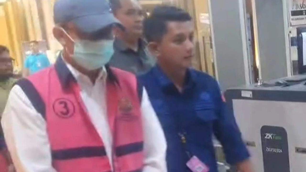 Penahanan Eks Pejabat Kementerian PU Terkait Korupsi