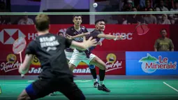 Pebulu tangkis ganda putra Indonesia, Bagas Maulana/Muhammad Shohibul Fikri saat bertanding dengan wakil Denmark, Kim Astrup/Anders Skaarup Rasmussen pada babak perempat final Indonesia Open 2024 di Istora Senayan, Jakarta, Jumat (07/06/2024). (Bola.com/Bagaskara Lazuardi)