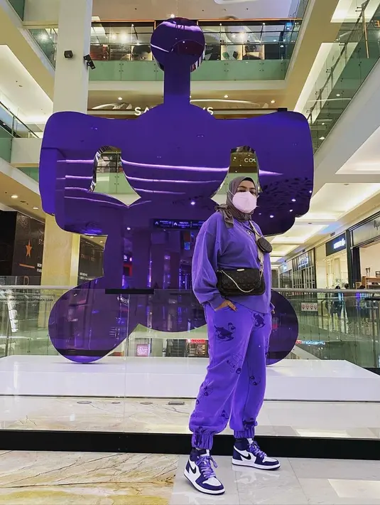 "Oh yah tambahan kl kata dokter ku di jaman pandemic gini nggak boleh diet2 takut si corona cepet menclok karena imun turun, jd mending katanya makan sehat, olah raga teratur dan happy", tambah caption nya. (Instagram/astridkuya)