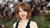 Emma Stone Pamer Rambut Pendek di Premiere Film