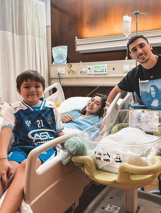 <p>Jessica Iskandar melahirkan  (Instagram/inijedar)</p>