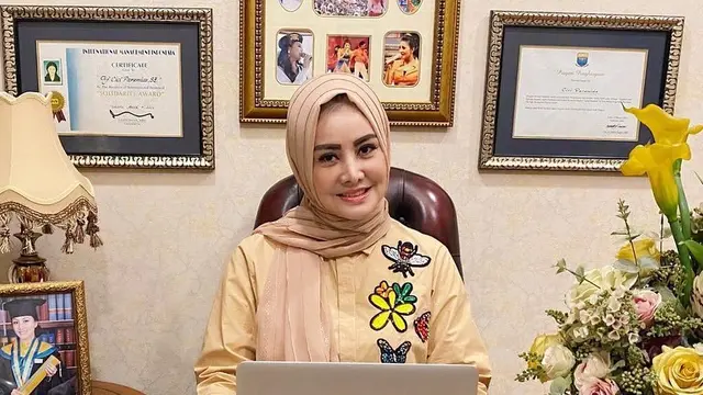 Putuskan Berhijab, Ini 6 Potret Terbaru Cici Paramida Awet Muda di Usia 47 Tahun