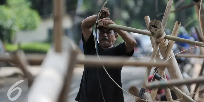 20160809- Pedagang Pohon Pinang Mulai Marak-Jakarta- Yoppy Renato