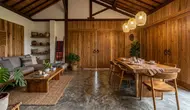 7 Model Rumah dengan Lantai Semen Ekspos dan Dekorasi Kayu yang Hangat