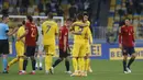 Para pemain Ukraina merayakan kemenangan mereka atas Spanyol usai pertandingan UEFA Nations League di Olimpiyskiy Stadium, Kyiv, Ukraina, Selasa  (13/10/2020). Ukraina memenangkan pertandingan tersebut 1-0. (AP Photo/Efrem Lukatsky)