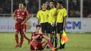 Striker Persija Jakarta, Marko Simic, duduk merayakan kemenangan atas Arema FC pada laga Liga 1 di SUGBK, Jakarta, Sabtu (31/3/2018). Persija menang 3-1 atas Arema FC. (Bola.com/Vitalis Yogi Trisna)