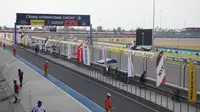 Maverick Vinales dan Marc Marquez antusias untuk balapan di Sirkuit Buriram, Thailand. Berbeda dengan Valentino Rossi. (Bola.com/Muhammad Wirawan Kusuma)