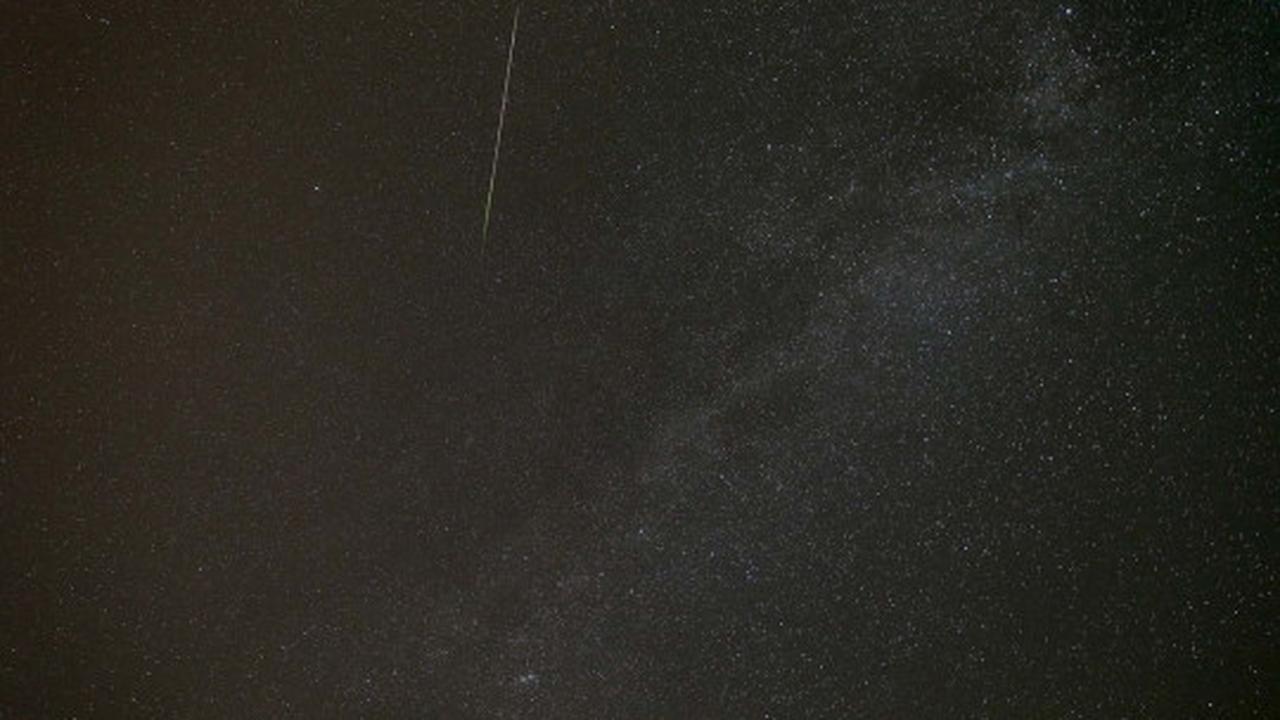 Keindahan hujan meteor berpadu Galaksi Bima Sakti hiasi langit dunia