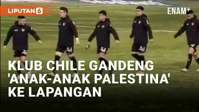 Salah satunya Klub Liga Chile, Deportivo Palestino yang menggandeng 'anak-anak Palestina' saat masuk ke lapangan jelang laga Piala Libertadores kontra Bolivar. Meski menggandeng, tidak tampak anak-anak yang mendampingi pemain saat berjalan ke lapanga...