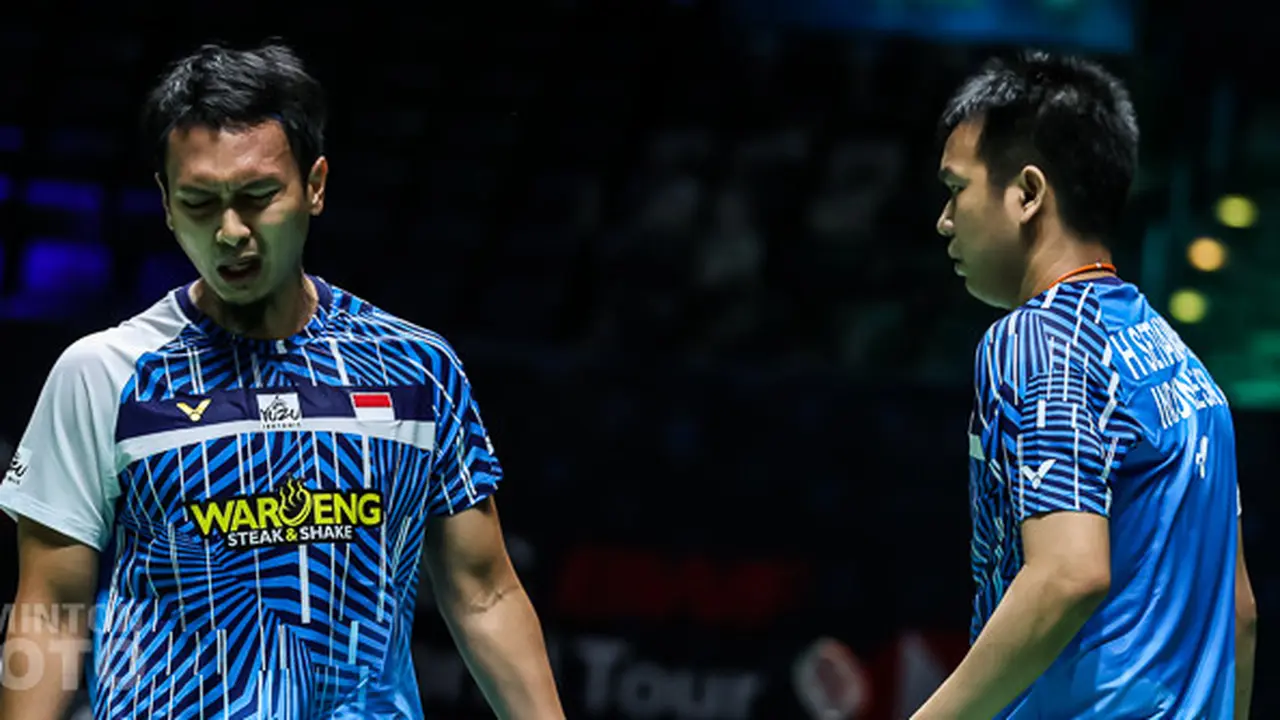 Pebulu tangkis Indonesia Muhammad Ahsan dan Hendra Setiawan di All England 2021