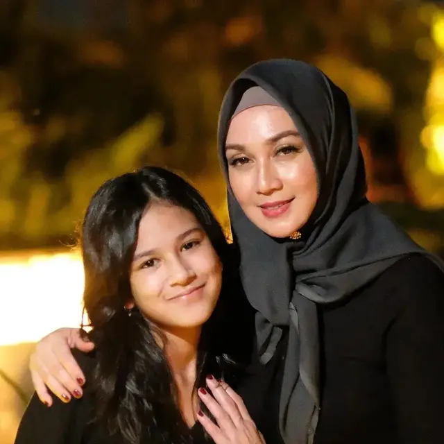 6 Potret Najla Gathan Anak Dina Lorenza Beranjak Remaja, Makin Mirip Ibunda