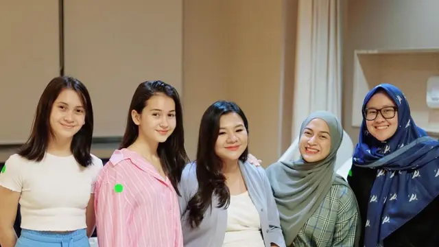 Jelang melahirkan anak kedua, Eriska Rein merayakan ulang tahun ke-28 di rumah sakit (Foto: Instagram @ninazatulini22)