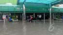 Rumah Sakit Islam Jakarta terendam banjir sekitar 70-80 cm, Senin (9/2/2015). (Liputan6.com/Herman Zakharia)