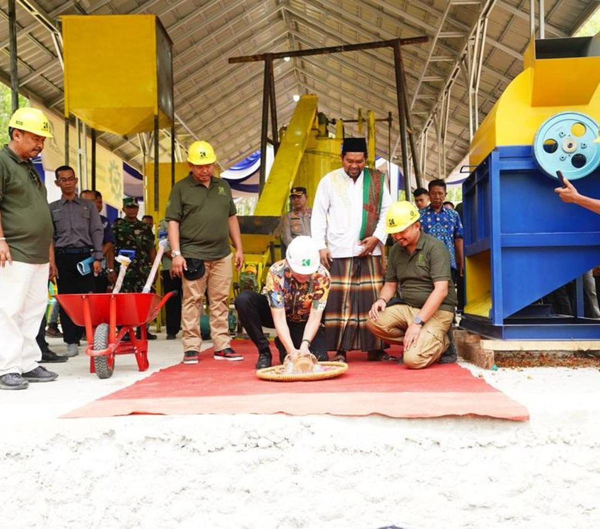 Dalam sambutannya, Bupati Lanosin menyebutkan bahwa pabrik ini dibangun di kawasan industri yang telah ditetapkan oleh pemerintah pusat.