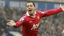 Striker Manchester United Javier Hernandez merayakan golnya yang menjadi penentu kemenangan 2-1 atas West Brom dalam lanjutan Liga Premier di The Hawthorns, 1 Januari 2011. AFP PHOTO/IAN KINGTON