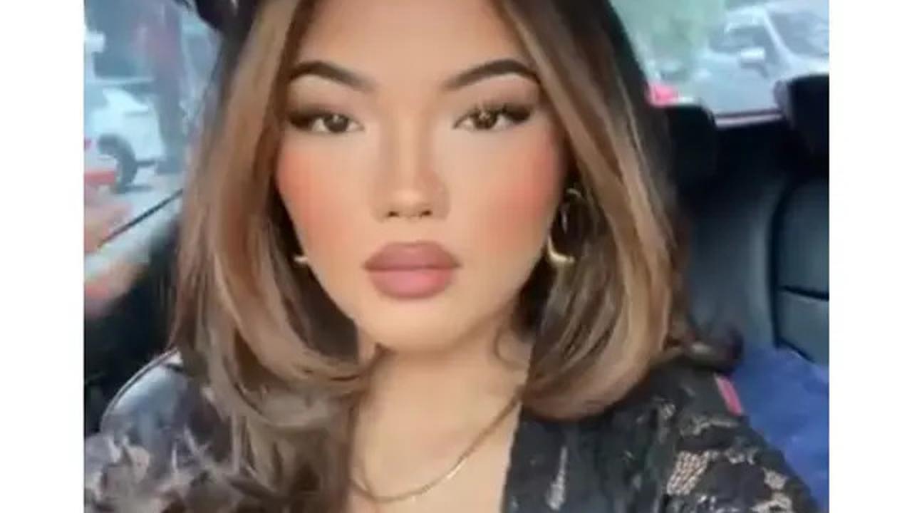 6 Potret Queennara Anak Liza Natalia Wisuda D3, Anggun Pakai Kebaya Brokat Hitam