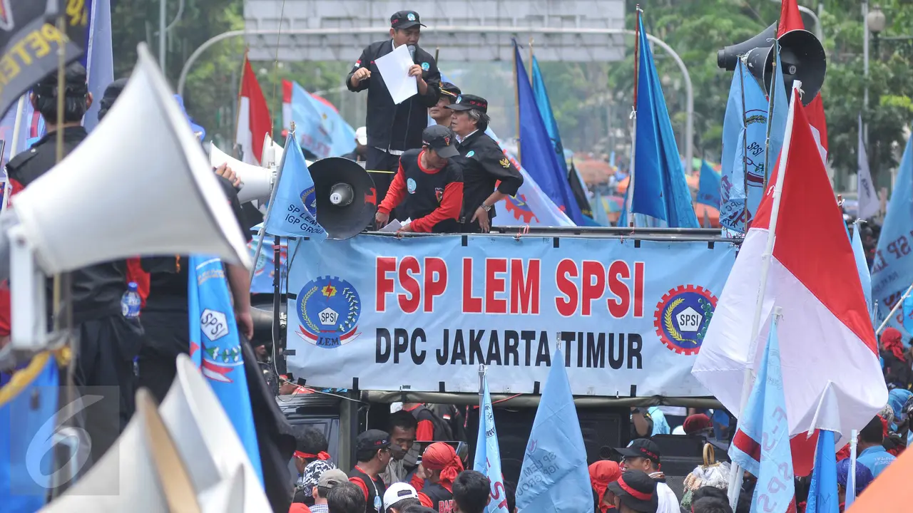 20151029-Ribuan Buruh Kepung Istana Cabut PP No 78 Tentang Pengupahan