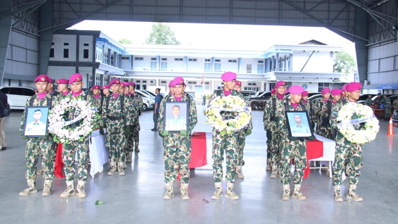 Korps Marinir TNI AL Lepas Jenazah Tiga Prajurit Korban Longsor Cisarua Bandung