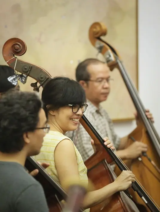 Avip Priatna latihan untuk Konser Love God and My Home Kamis (3/10/2019). (Bambang E Ros/Fimela.com)