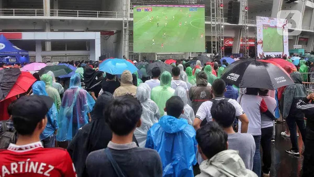 Antusiasme Suporter Skuad Garuda Nobar Laga Timnas Indonesia vs Australia di GBK