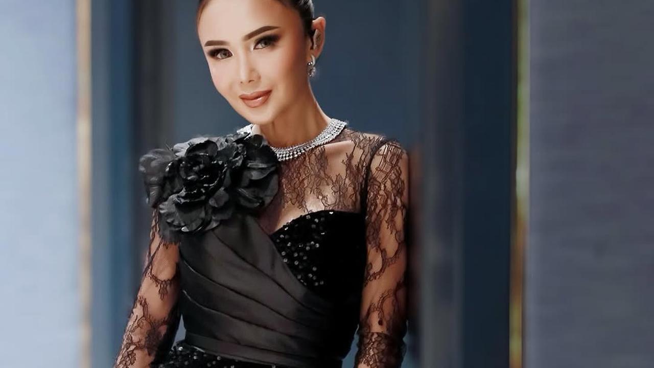 Potret Yuni Shara Pakai Gaun Malam saat Manggung, Mewah dan Elegan Banget