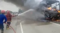 Bus Hangus Terbakar di Tol Lampung, Terdengar Suara Ledakan dari Mesin