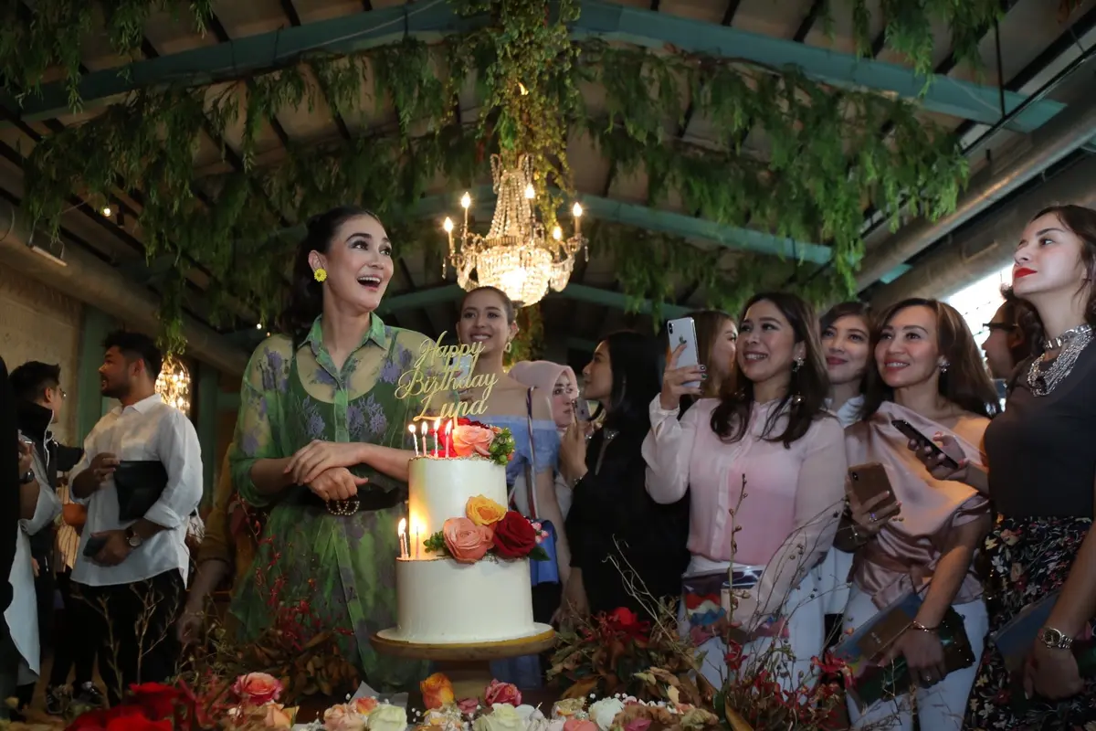 [Fimela] Ultah Luna Maya ke-36