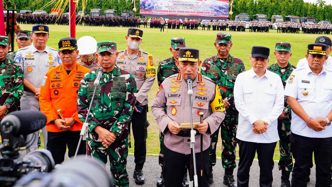 Kapolri Pimpin Apel Gelar Pasukan Operasi Lilin 2024 Pengamanan Natal dan Tahun Baru