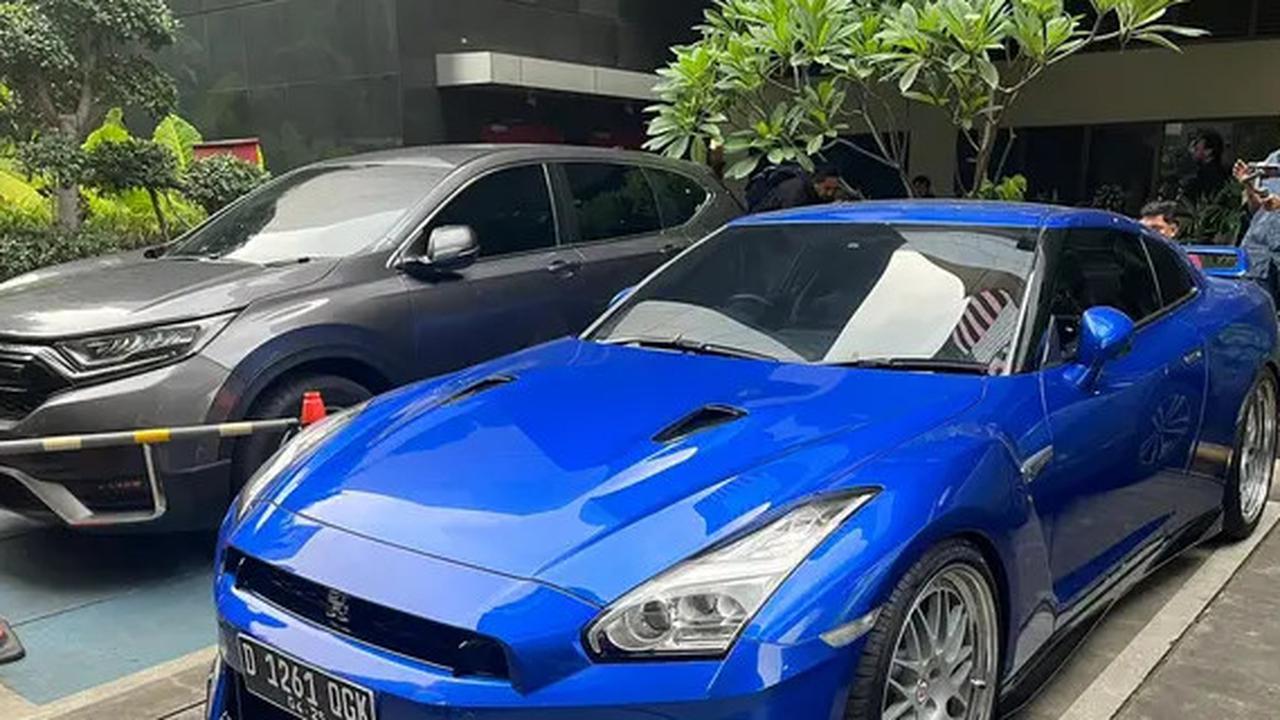 VIDEO: Mobil Miliaran Wamenaker Immanuel Ebenezer, Tipe Nissan GT-R R35 "Godzilla" Disita KPK