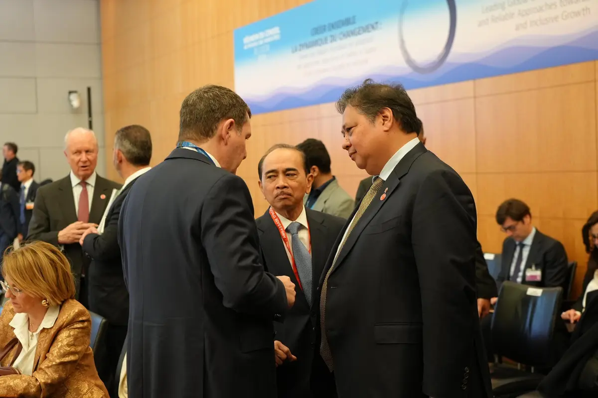 Menteri Koordinator Bidang Perekonomian Airlangga Hartarto mewakili Indonesia berbicara dalam Pertemuan Tingkat Menteri Anggota OECD di Paris, Prancis (Istimewa)