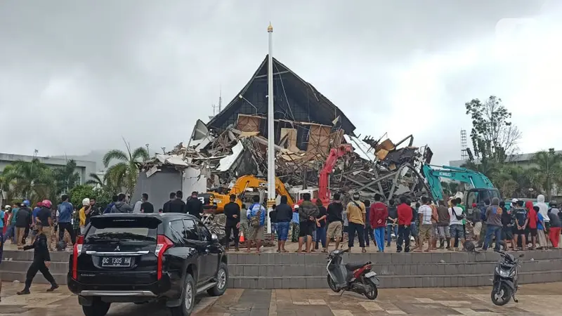 Penampakan Kantor Gubernur Sulbar yang Ambruk Diguncang Gempa