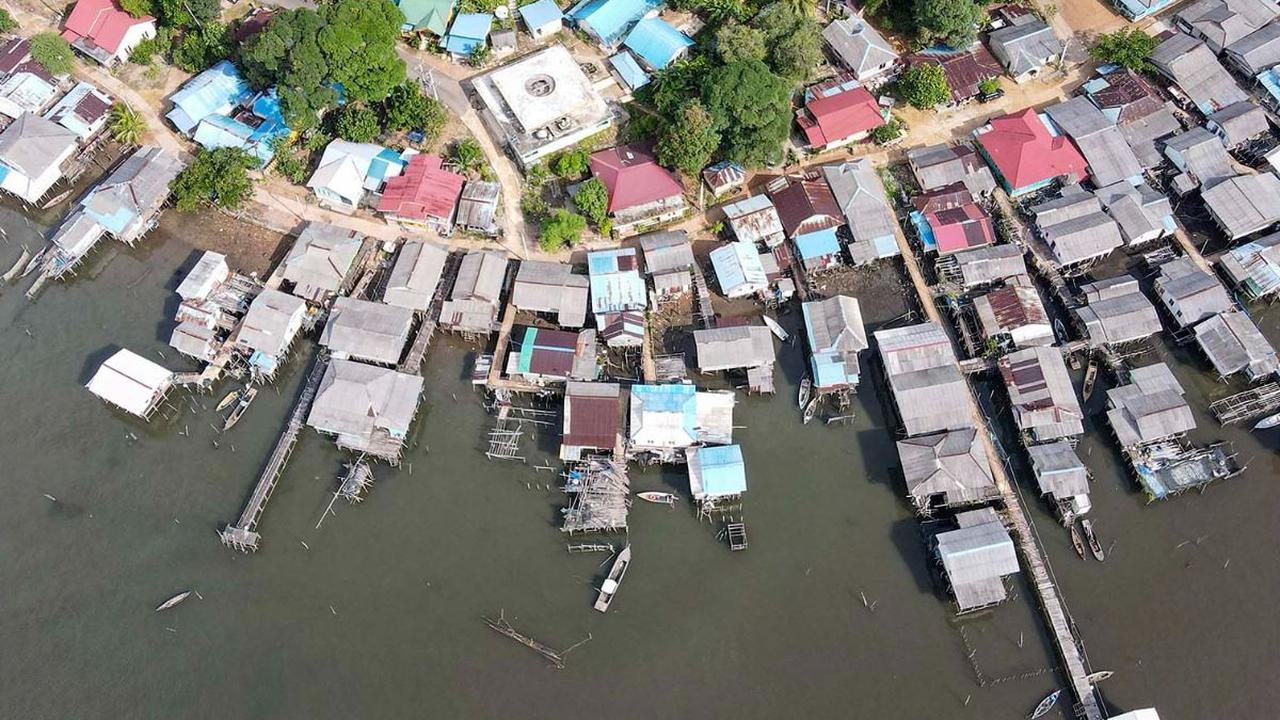 Ini merupakan pemandangan Desa Monggak, salah satu desa pesisir di Pulau Remapang, Batam, Kepulauan Riau. Pemerintah baru-baru ini meminta 7.500 penduduk Pulau Rempang untuk angkat kaki dari tempat tinggal mereka.