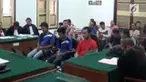 Andi Lala pembunuh satu keluarga di Medan pada April 2017 lalu divonis mati oleh hakim. Terdakwa meratapi nasib dengan menangis saat menuju tahanan.