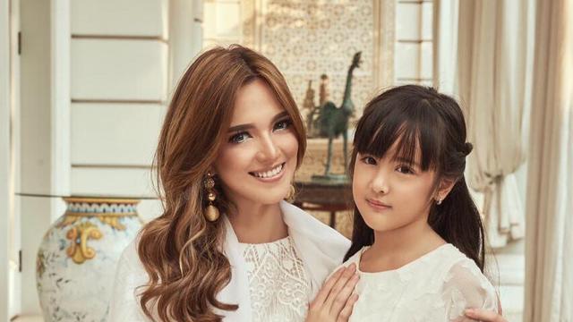 5 Twinning Seleb Ibu Dan Anak Saat Lebaran Siapa Favorit Anda Fashion Beauty Liputan6 Com
