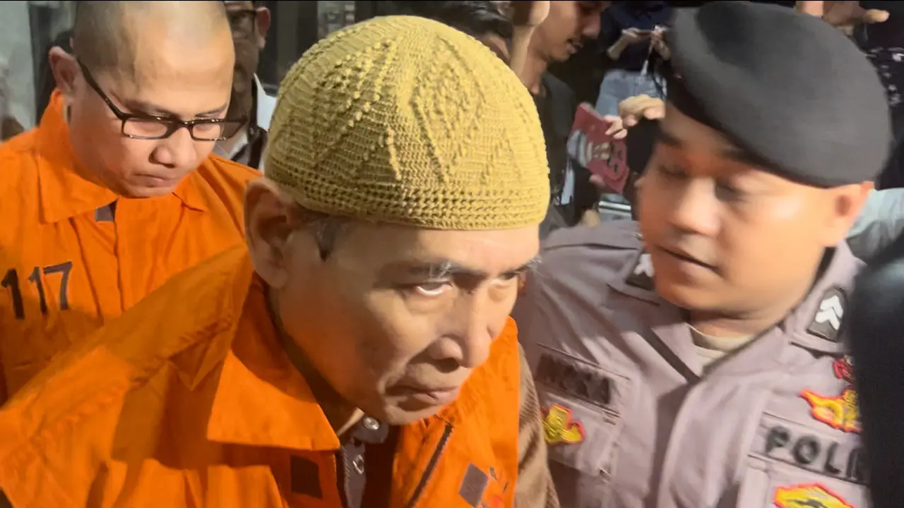Komisi Pemberantasan Korupsi (KPK) menahan 2 pihak swasta dalam kasus dugaan korupsi kuota tambahan haji (Liputan6.com/Muhammad Radityo Priyamsoro)