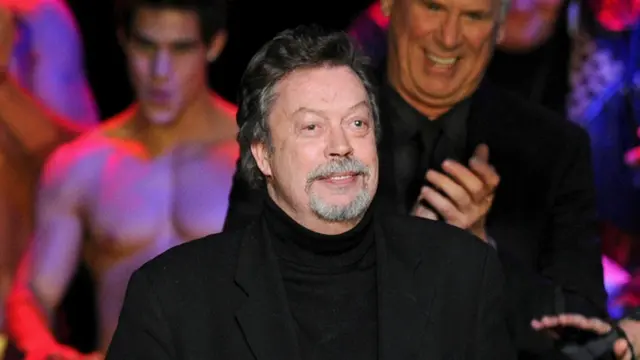 Tim Curry pada 2010 di Los Angeles. (KEVIN WINTER / GETTY IMAGES NORTH AMERICA / Getty Images via AFP)