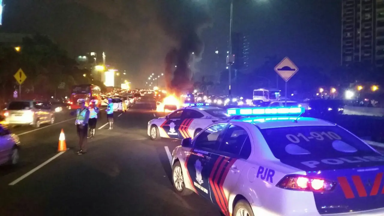 20151106-Mobil terbakar