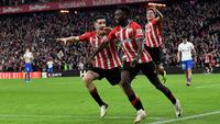 Dua bersaudara, Inaki Williams dan Nico Williams menjadi pahlawan kemenangan Athletic Bilbao berkat gol yang mereka ciptakan pada akhir paruh pertama dan penghujung paruh kedua tambahan waktu. (AP Photo/Alvaro Barrientos)