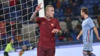 Radja Nainggolan mencetak dua gol saat AS Roma mengalahkan Sampdoria 4-0 pada babak 16 besar Coppa Italia di Stadion Olimpico, Jumat (20/1/2017) dinihari WIB. (twitter.com/officialasroma)