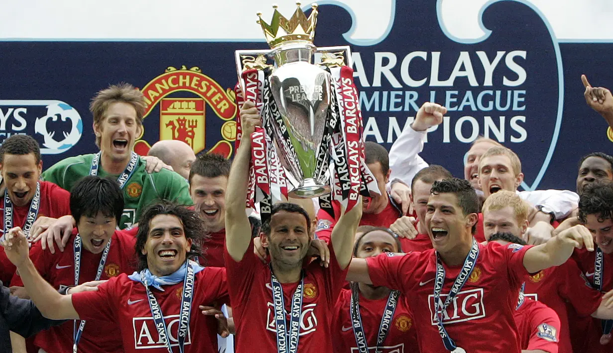 Selama kariernya di Old Trafford, Ryan Giggs turut membantu Manchester United meraih 13 trofi premier league, 4 piala FA, 3 piala liga, 9 Community Shield, 2 trofi liga champions. (AFP/Paul Ellis)